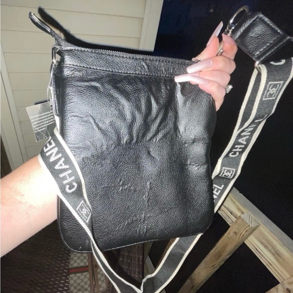 VINTAGE CHANEL CROSSBODY BAG - Picture 9 of 9